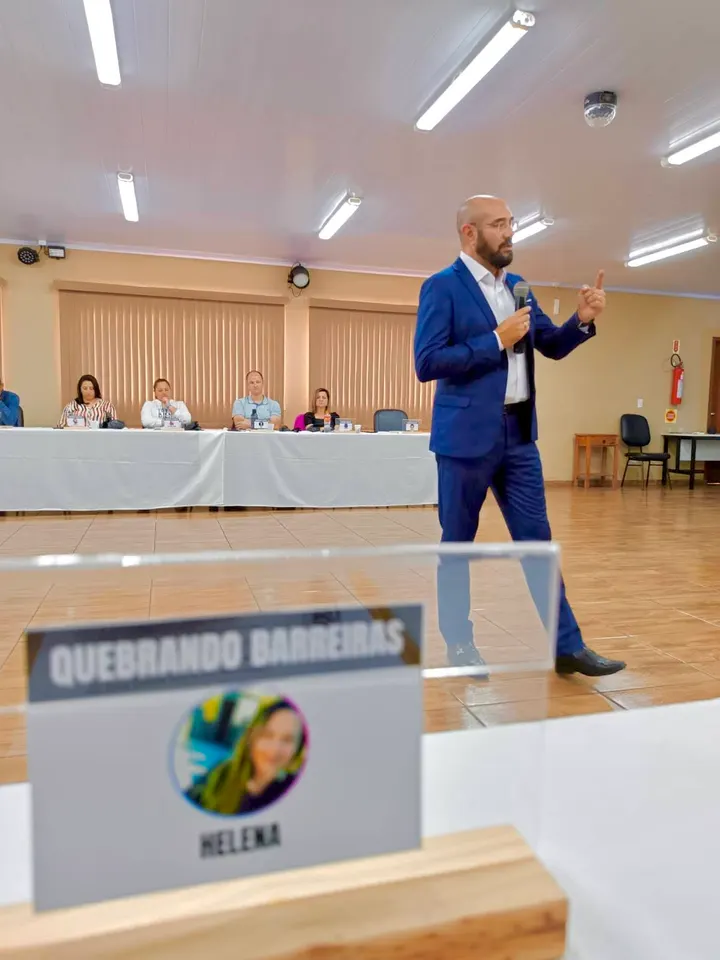 Cristiano Brasil em palestra motivacional sobre superação e ansiedade