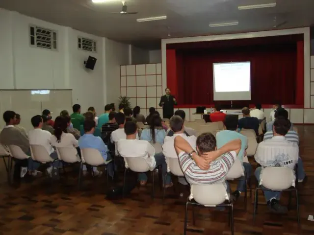 Cristiano Brasil em palestra presencial para profissionais de saúde